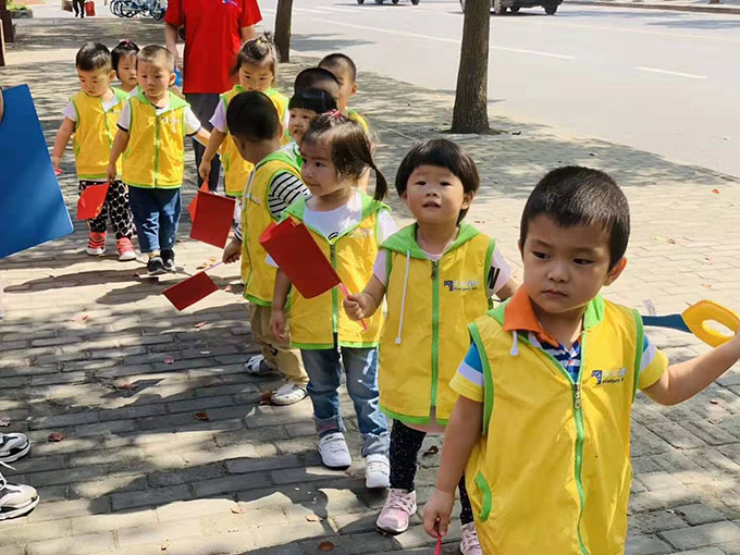 “向國旗敬禮、弘揚(yáng)愛國精神”--記嬰智貝佳老閔行園兒童之家托管班國慶活動(dòng)